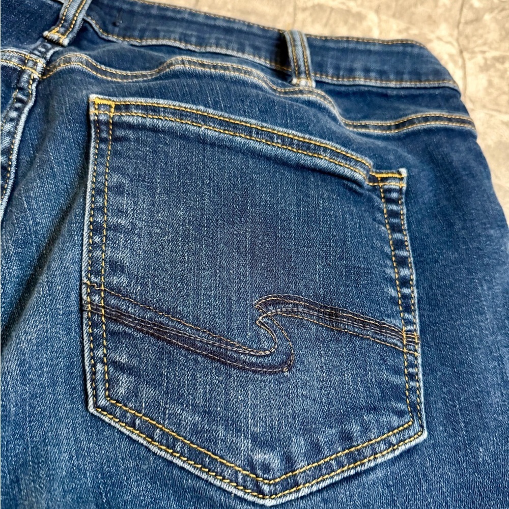 Silver Jeans Co Avery Straight Jeans Sz 18x31 Medium Wash Mid Rise - Picture 6 of 8